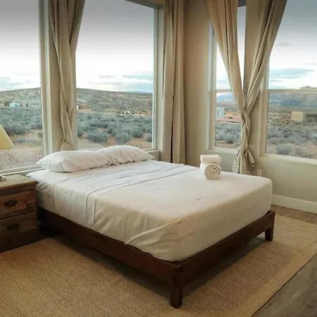 Page Arizona Border Town- Grand Serenity Room With Mesa Views Big Water Exterior photo