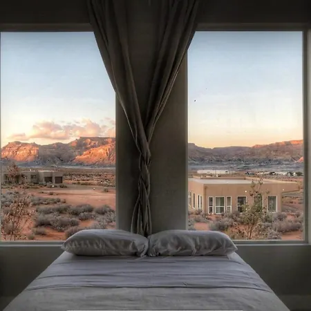 Page Arizona Border Town- Grand Serenity Room With Mesa Views Big Water Exterior photo